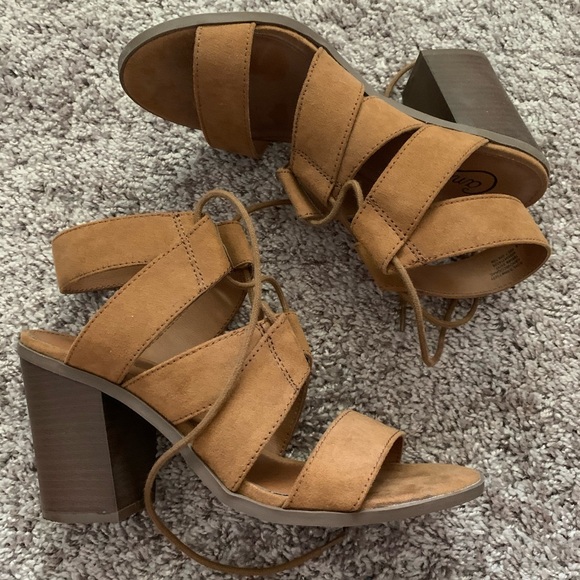 Heels - Picture 2 of 3